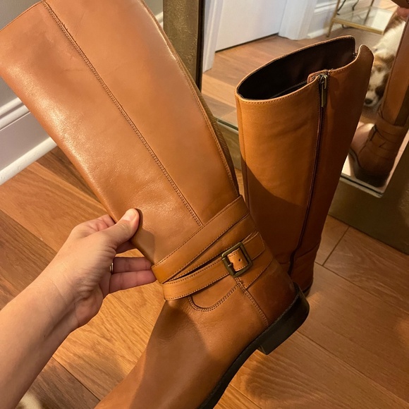 Boots - Picture 2 of 5